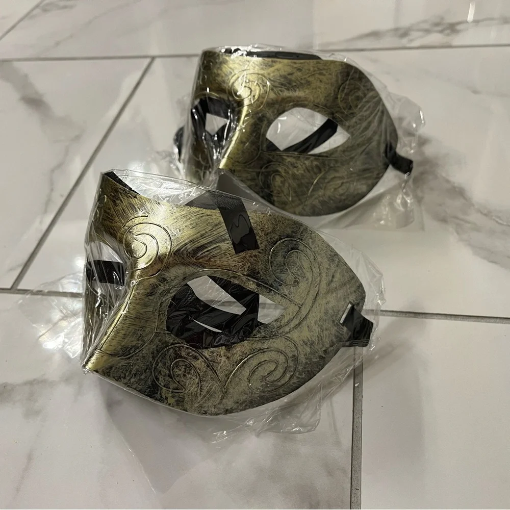 Gold Venetian-Style Men's Face Mask - Unbranded
